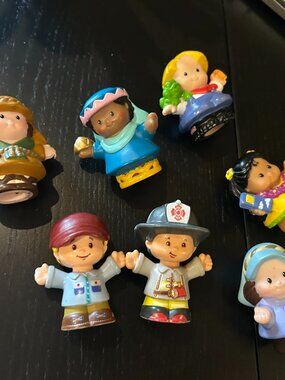 🧸✨ Fisher-Price Little People Figurine Bundle – 7 Figures ✨🧸